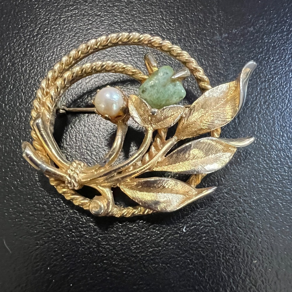 Sarah Coventry Womens Brooch Goldtone Leaf Circle Pearl Green Stone Vintage